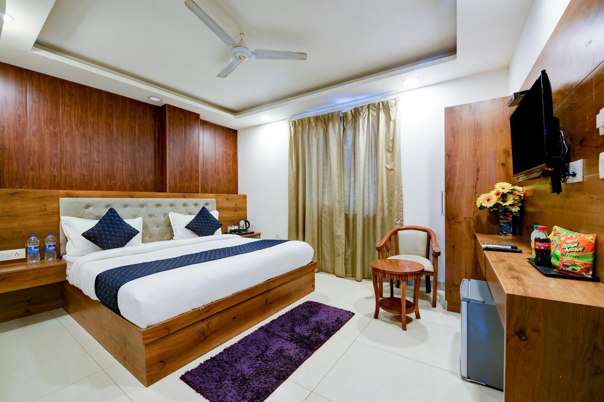 Hotel Grand Qubic Near Delhi Airport Нью-Дели Экстерьер фото